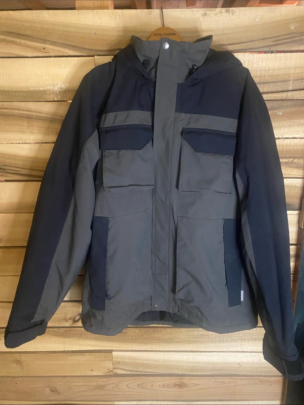 Duluth Trading Whaleback waterproof Men's Two-Tone Gray Black Hooded jacket LT